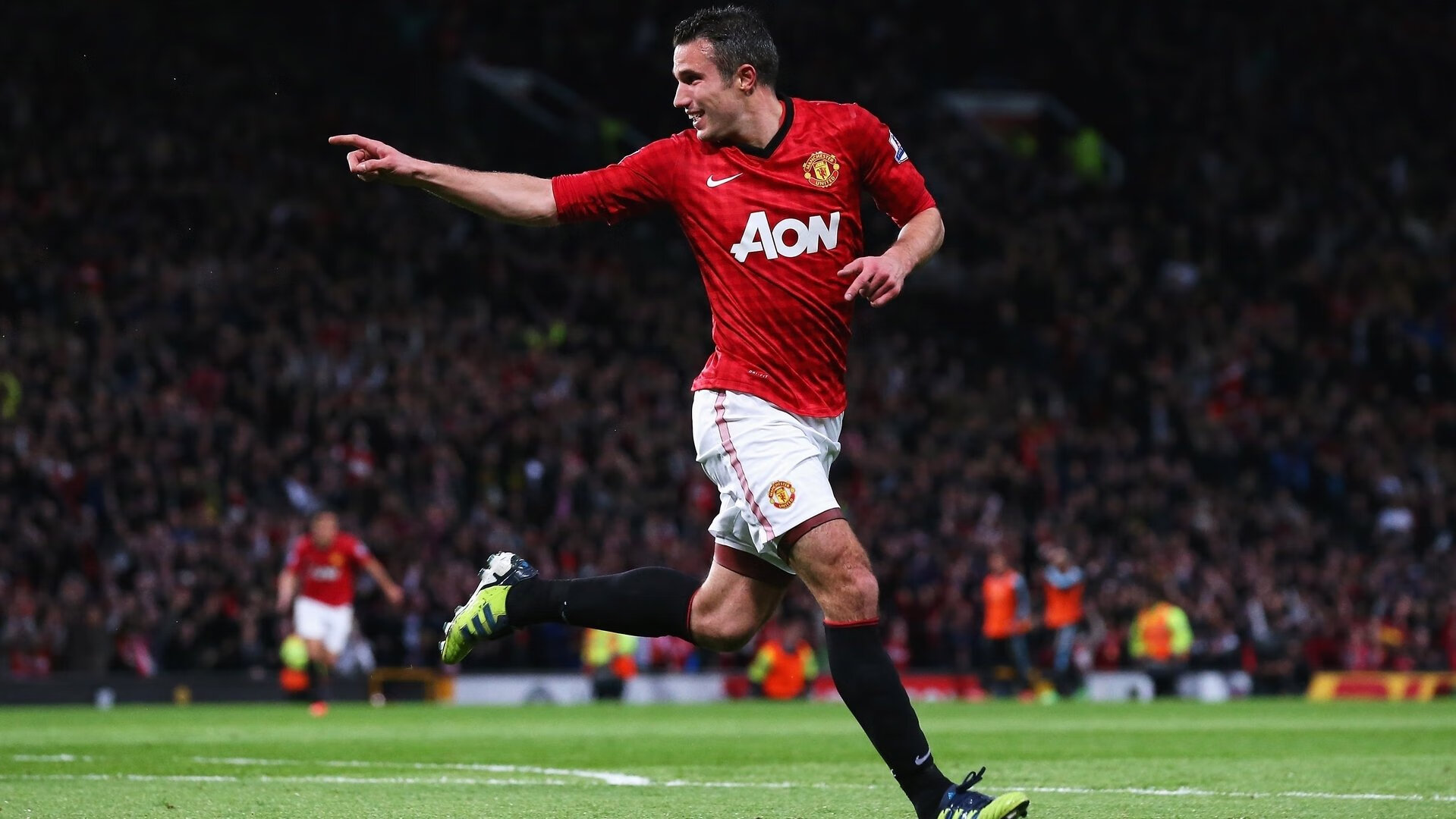 当F1引擎撕裂街道夜空，德布劳内式的赛道统治艺术